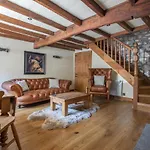 بيت للعطل Chapel With Log Burner