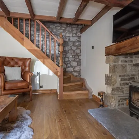 Chapel With Log Burner هاويس