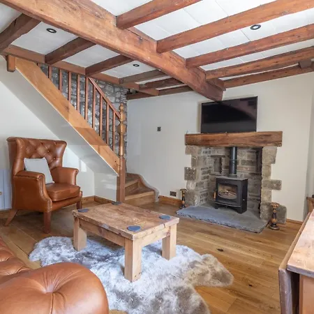 بيت للعطل Chapel With Log Burner
