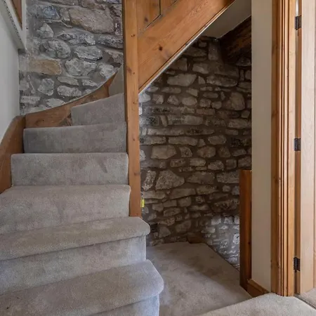 Chapel With Log Burner * Hawes